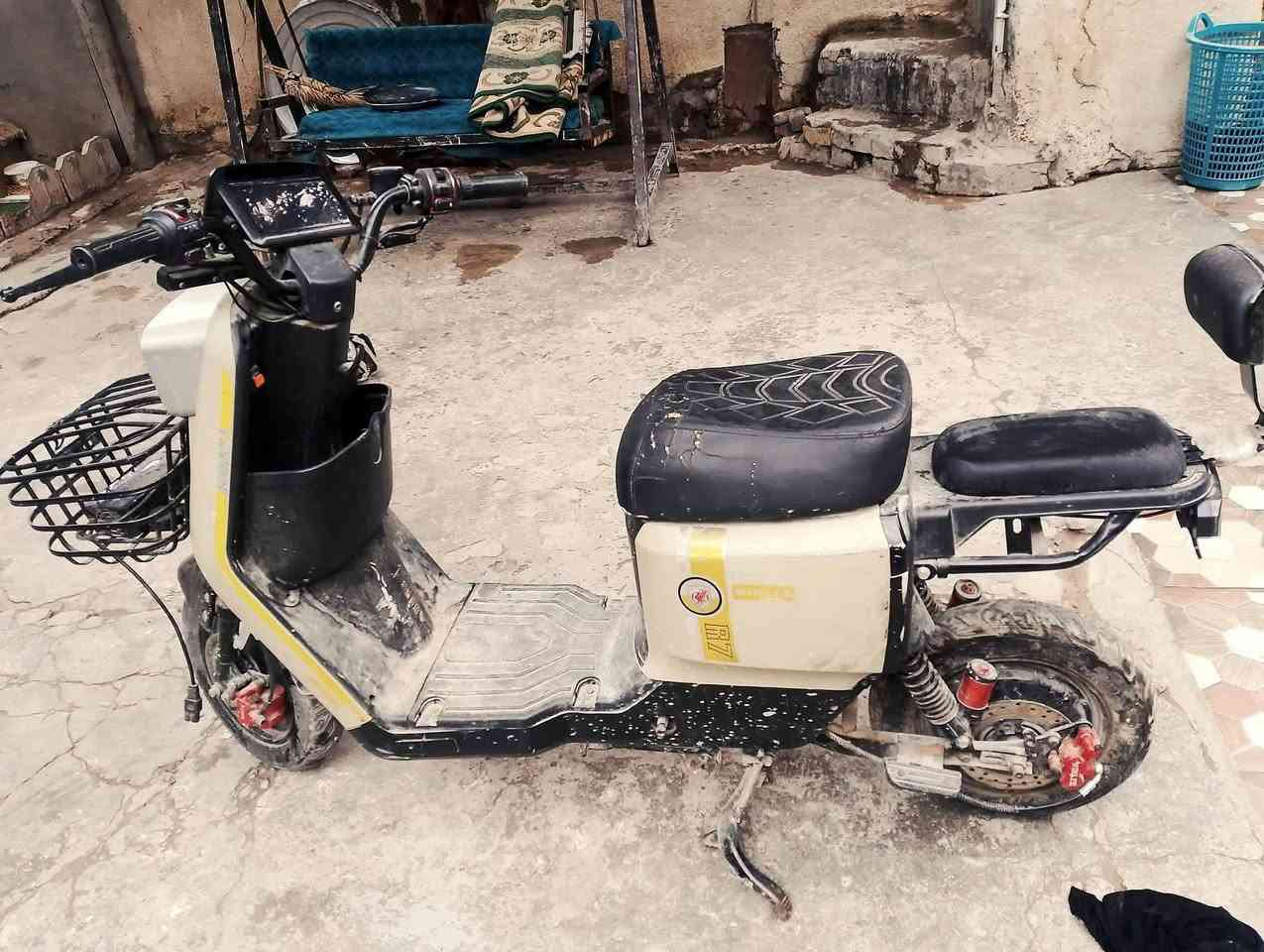 دراجه شحن حديثه  بس بطاريات واكفات  السعر 175 وبيها مجال قليل


**إذا كنت صاحب هذا الإعلان وتريد حذفه لأي سبب، رجاءا أرسل رسالة إلى الدعم الفني**
