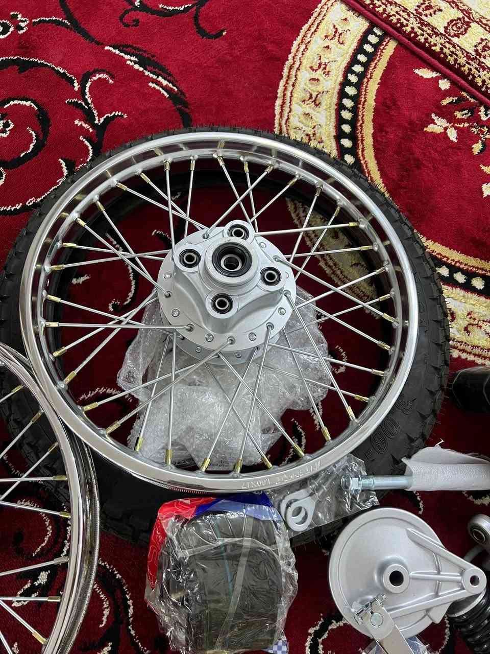 سلام عليكم غراض للبيع قيم واخذ مكاني ديوانيه
#ويل خلفي انتنس اصلي وتايره وجوبه وتفرعاته جاهز بعده جديد ممستعمل 
#ويل امامي بلاد اصلي
ويل حربي سيم عدل اصلي هوا وتايره كامل 
#تانكي اصلي بلاد 
#كشن دبل قاعده اصلي 
#دبلات دايون اصلي 
#كزوز ابو نجمه اصلي وصوته رعيده
#سكان دايون جديد 
#شوته
#ستان نص 
#دواسه بريك 
#براغي تعميره كامله 
#دواسه مال مكينه بعده جديد
واكو بعد نواعمم بصيطه... اذا مو شراي لاتعبتي 
ولحد يصير شاطر ترا كلمن وسعره معروفات. 😉💕


**إذا كنت صاحب هذا الإعلان وتريد حذفه لأي سبب، رجاءا أرسل رسالة إلى الدعم الفني**