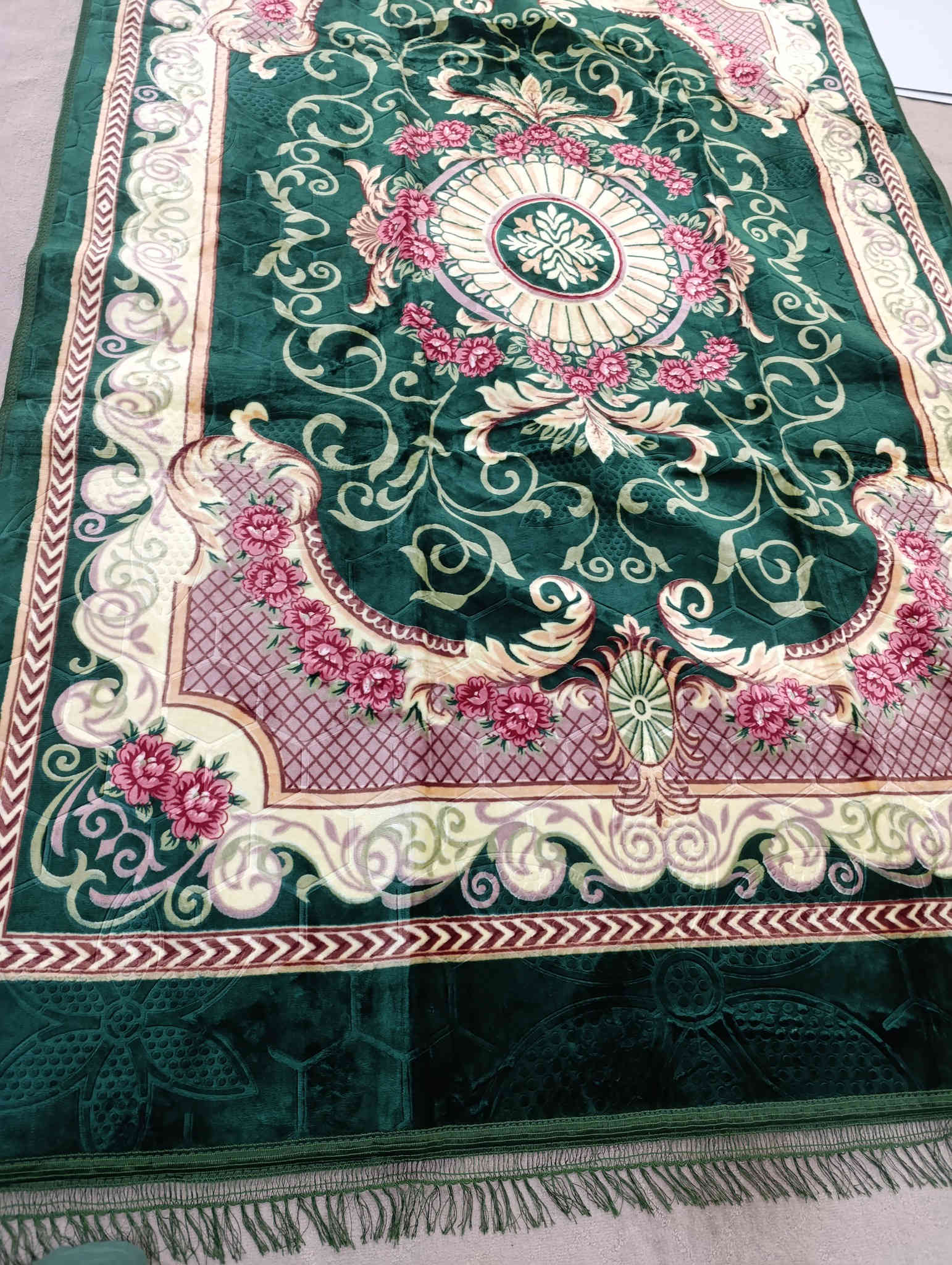 فەرش بن لاستیک دوو بەسێ لەکەلار کۆن ئەو رەنگانە بەردەستە کێ زوو هات پیرۆزی بێت 
دانەی 22هەزارە تکایە مەعامەلەی نیە
***********
