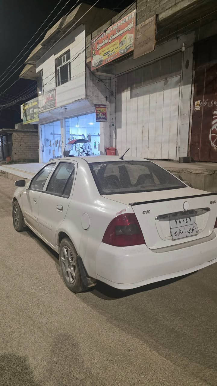 جیلی ck  2009 
گێڕو مەکینە بەشەرت دو پارچەی بۆیاخە بێناو گرتن سەیارەکە تابڵێی جوانو بێمەسرەفە بەنزین کەم ئەخوات سەنەوی ساڵێکە بەسەر چوە بەشەرتی تەحویل و بەناو کردن هەمو گیانی بەشەرت 
نرخ 32 مەعامەلە 

***********
*********** السليمانية, العراق
