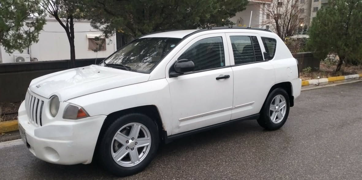 جیب کومباس 2007 ناو زەرد  مەکەینە 24 مەرغوب گێر تۆماتیک بیلاد تاک ئەکسل تەبریت کارەبای بەشەرت پێشو دوای کەپس  دوو پارچەو دوو پەڵە بۆیاخی هەیە بێ ناوگرتن  هەموو گیانی بەشەرت  *********** السليمانية, العراق
