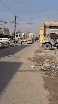 توجد بنايه حديثه لعيادات طبيه المساحه 100متر ركن تحتوي على ثلاث طوابق ...