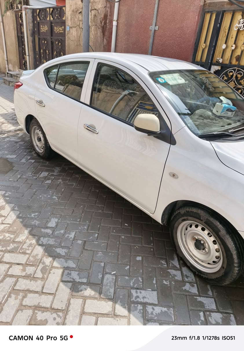 نيسان هندي بليته زرقه موديل ٢٠٢٠ الشركة العامه عميه بدون تحكمات ماشية ٥٤ السعر ١١٦ م الصدر سنويتها ٢٧ هاتف *********** بيها طخات بسيطه موجوده من اشتريتها
