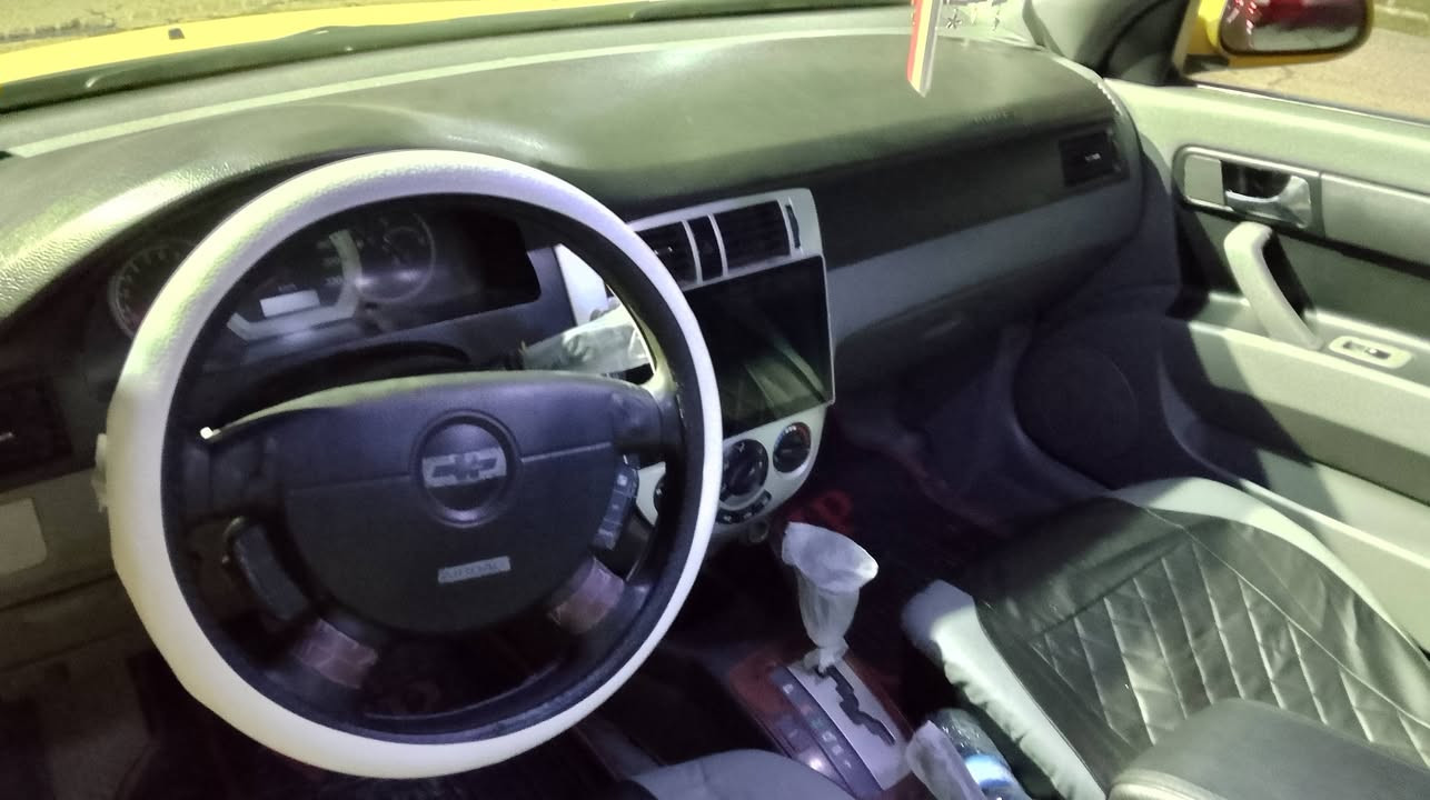 اوبترا 2011 شركه عامه 
كير اوتماتيك 
غرفته جديده 
شرط تحويل 
دفتر بانزين باقي اسبوع استلم 
رقم بغداد انكليزي باسمي 
عنوان كركوك
***********
