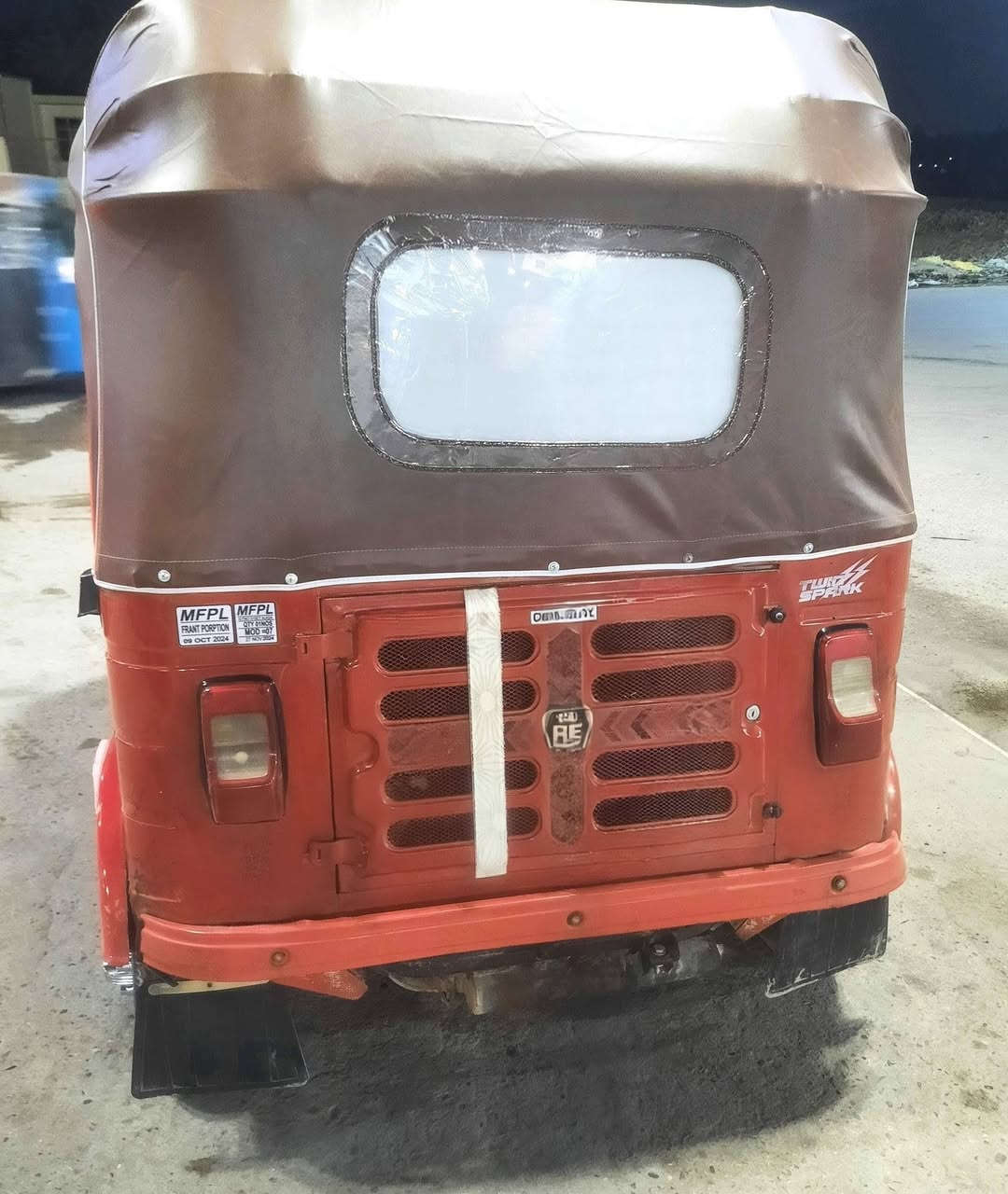 تكتك بجاج موديل 18 شهر 12
رقم وسنويه تحويل ثاني يوم
مكينه 20 مجفت شركه
تكتك مصبوغه جماليه
العنوان بغداد مدينة الصدر
السعر 4700 وبيه مجال لشراي 
***********
