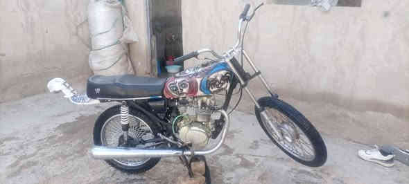 دراجه لل بيع مديل 21مكينه ارشا طاح عليه بانزين وصار ‏‪بيه صفار قليل كلك دراجه مكان غماس سعر 300وبيه. مجال ‏‪***********‬‏
