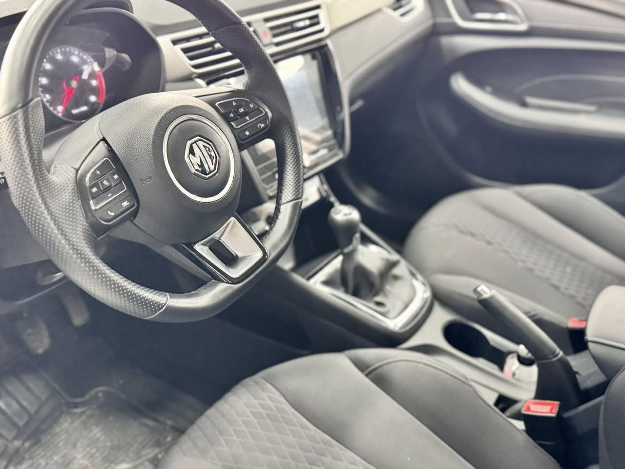 ام جی MG5 2025گیر عادی
سعر:81$🔥
مواسفات:ستاندارد پله‌س
شاشه‌ وسوكان فولین,حساسوكامیره‌
ته‌نها قۆپیك لای ده‌رگای سه‌كنه‌ 
٤هه‌زار رۆیشته‌مانگیكی ماوه‌ بۆ ره‌قه‌م
موبایل:***********
