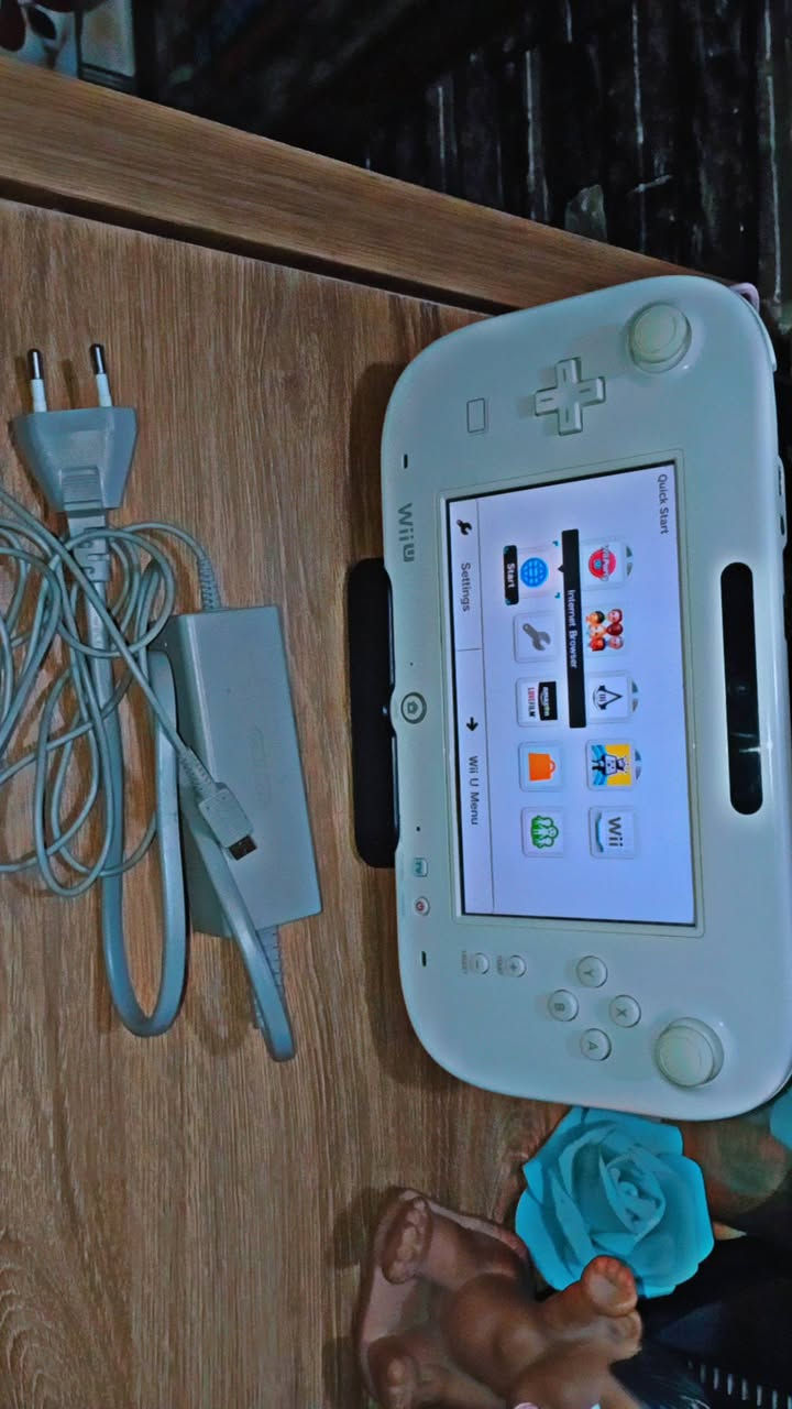 سلام عليكم Nintendo Wii U GamePad  وحدة التحكم الرئيسية لجهاز ألعاب الفيديو Wii U مع شاحنة الاصلية وقاعدة الشحن شرط الشغل ريجن PAL اوربية  سعر ٨٠ الف


**إذا كنت صاحب هذا الإعلان وتريد حذفه لأي سبب، رجاءا أرسل رسالة إلى الدعم الفني**