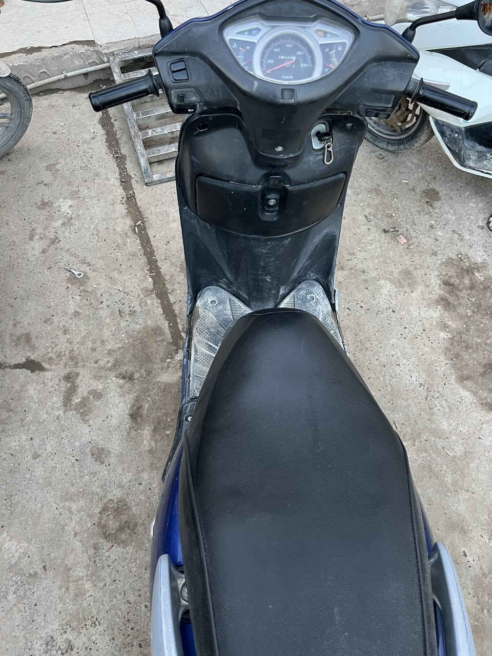 ماطور ليدي حديث ل بيع داراجه نضيفه وحلوه الدراجه مفتوحه  العنوان صلاح الدين سامراء السعر 800وبيها مجال رقم الهاتف 
‏‪0772 387 8535‬‏
