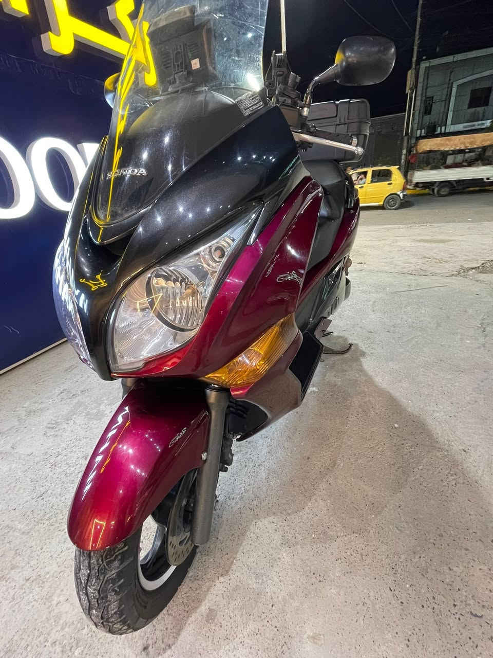 السلام عليكم
سلفر ونج  GT 400 مرقم بغداد بأسمي 

كفاله عامه ماشيه 30 الف 

العنوان بغداد الراشدية 

السعر 38 ورقه 

***********
