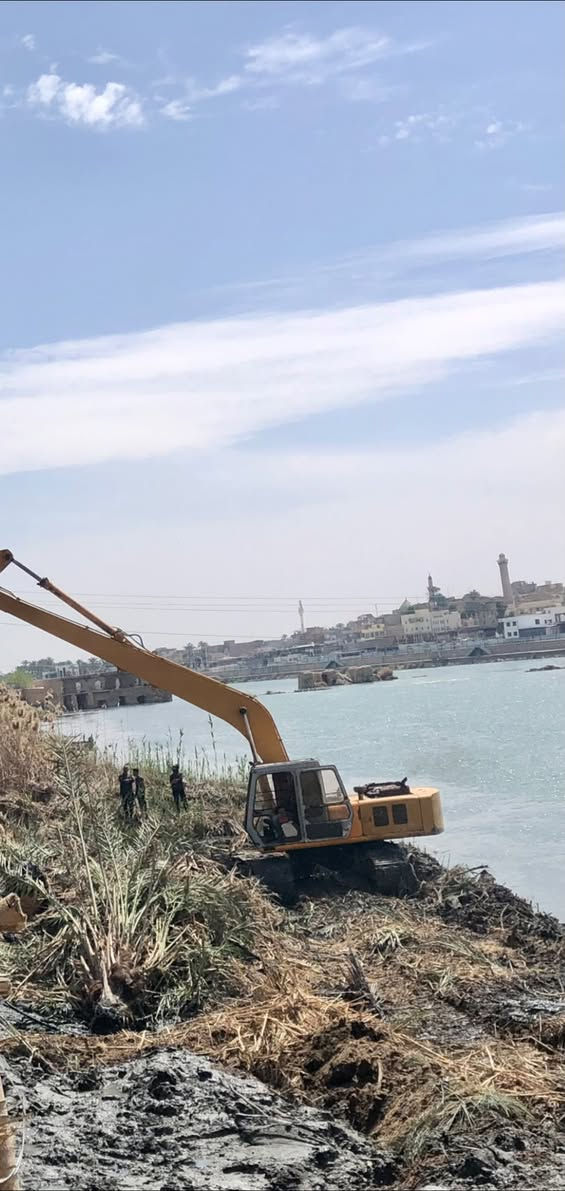 للبيع حفاره هيتاشي ذراع قصير ***********
