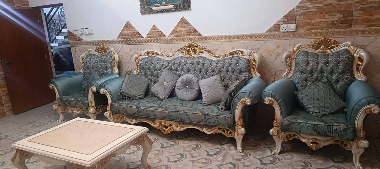 تخم ملكي  تصميم مصري نضيف مع طبله وسطيه    معروض بسعر مليون  ونص مع مجال بسيط للاستفسار ا  الاتصال على الرقم ***********
