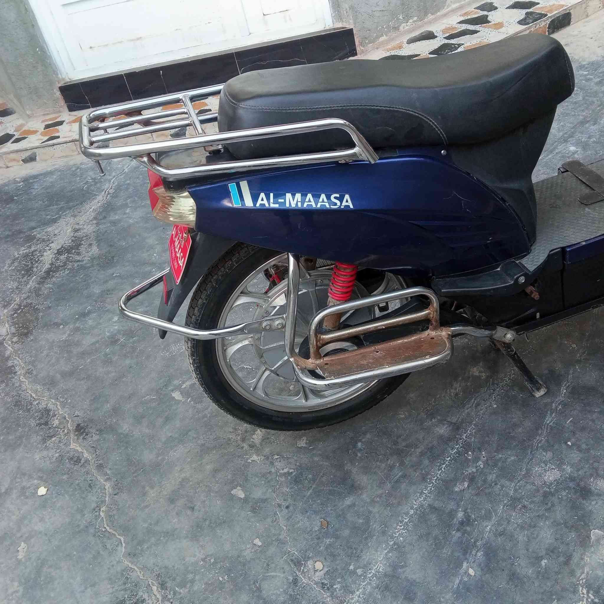 سلام عليكم للبيع دراجه شحن نوع هارلي بطاريات علفحص وين ميعجبك بي ملاحضه دبلات عوجات شي بسيط سعر 375.----***********
