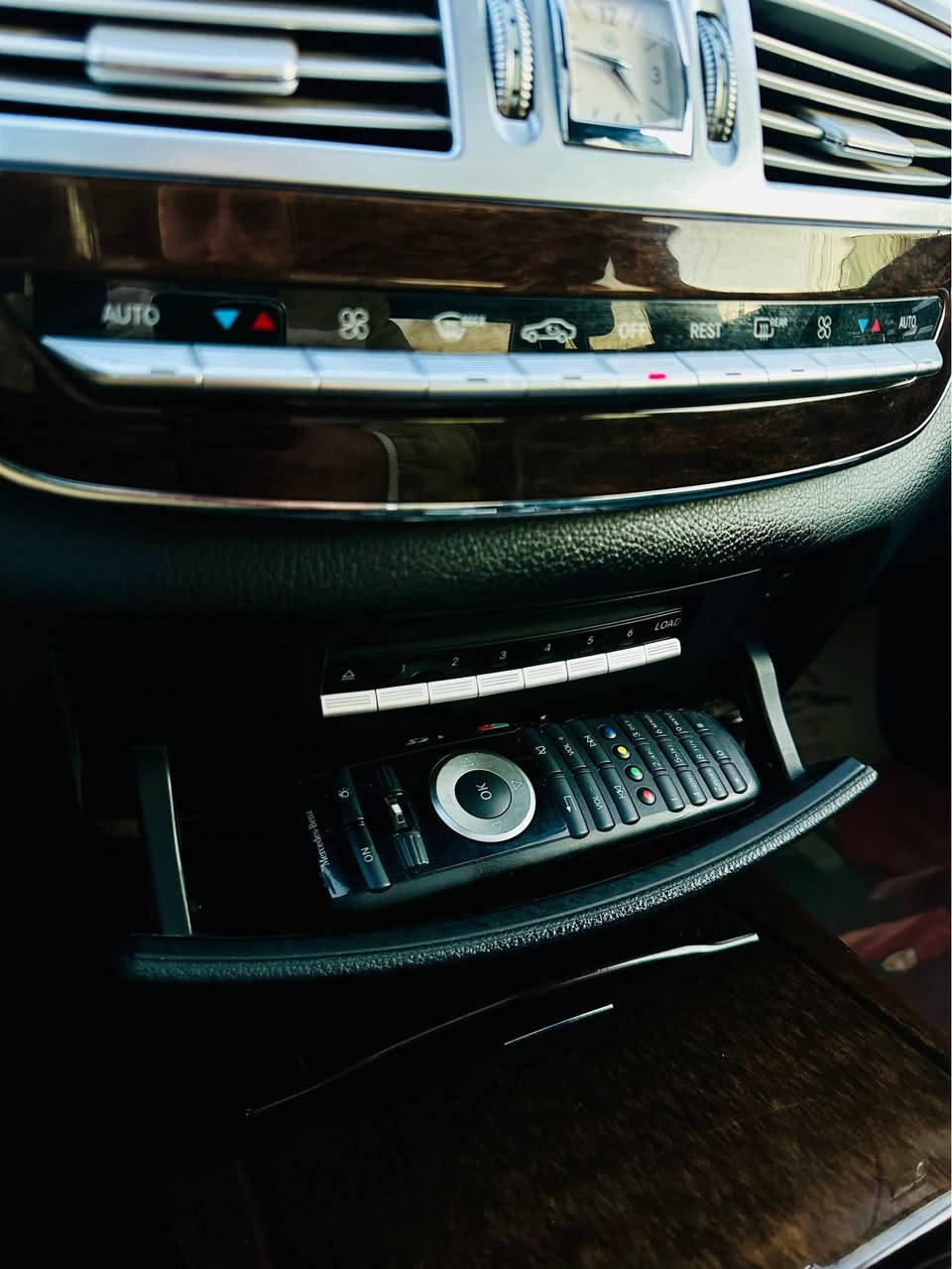 خل افاجئكم بل سعر و بسعر اقل من كامري و نظافة تقراء مئة بل مئة 👍🏻💯

صلو على الحبيب اخوان 🙏🏻

للبيع فقط !!

Mercedes Benz S class 350 2011 

اخوان السيارة وارد الماني ضمان دولي واحد على واحد و جديدة و بدون اي عطل او نقص صفر مسج و مكفولة كفالة عامة من صبغ و حادث و تبديل فقط مكانين صغير سحب PDR

موديل : 2011
وارد : الماني
محرك : 6 سلندر 3500 بانزين ارغب محرك و فئة بل مارسيدس
نسبة النضافة : 98% ماشاء الله 
ماشية : 155 الف
لون : اسود لماع 
رقم السيارة : دهوك الجديدة
مكان السيارة : اربيل

سعر السيارة : 207$💰 ورقه فقط و مجال كلش كلش قليل والله بسعر ٢٠٠٨ و ٢٠٠٩ 

رقم تليفون و واتساب : 

***********
***********

⚜️⚜️⚜️⚜️⚜️⚜️⚜️⚜️⚜️⚜️⚜️

موصفات فول 

فتحة السقف • حساسات امامية و خلفية • رادار امامي و جانبي • مانع التصادم • تحديد مسار • دبلات جبلس • بيبان كله بصمة و شفط • صندوق شفط • لايت زنون و دوارة • كامرة خلفية • بردات خلفية كهربائية • سماعات Harman/Kardon • شاشة و كيج الكتروني • ناظور ليلي • كشنات تدفئة و تبريد و خزن و حضن و فول كهربائية • ستيرن مهربائي و خزن • شفتات بلستيرن • كير تعليك • شاشة دي ڤي دي و كنترول • سيدي بوكس • بريك لمس • اوتو هولد • اتو ستارت ستوب • مرايات شفط • كشنات خلفية هيتر و تحكم بل بردات • و بعد كلش اهواي مواصفات ممذكورة … 

السيارة جاهزة و هسة مسويله سيرفز عام من ناحية دبلات و صدر و دهن و هايدروليك و تخم تاير يعني جاهزة تجي و تشوفه بعينك دينار واحد متصرف عليها 💯

گير و محرك كفالة ممفتوحة و بدون اي ملاحضة ماشاء الله 🙏🏻💯

رقم و فحص و هزة و سنوية كله جديدة و بأسمي تحولها نفس اليوم 🙏🏻💯

اخوان السيارة جوة سعره و اخواتها تنباعن بهيجي سعر فدوة لا تكسر بحلال العالم و السيارة يخبل و لوك بل باكيت 👍🏻 أربيل, العراق
