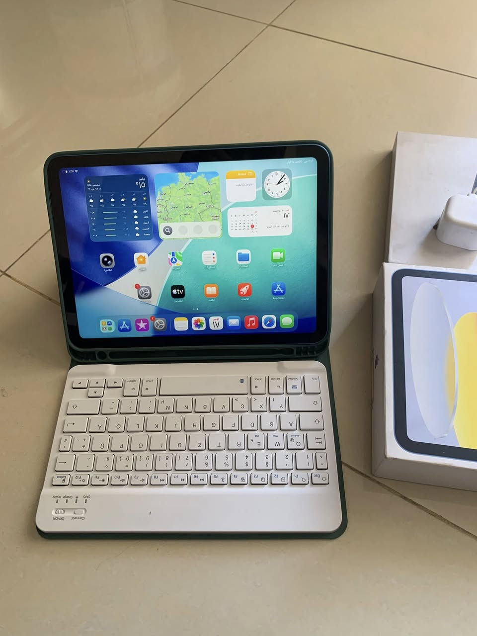 ايباد 11 A16     ضمان ماستر بالضمان 
مع حافضه كيبورد +كارتونه+ شاحنته
بطاريه 100
ذاكره 128
نضيف جداً.                السعر 450 نهايته 
 واتس***********
او مراوس بأيباد Air6
