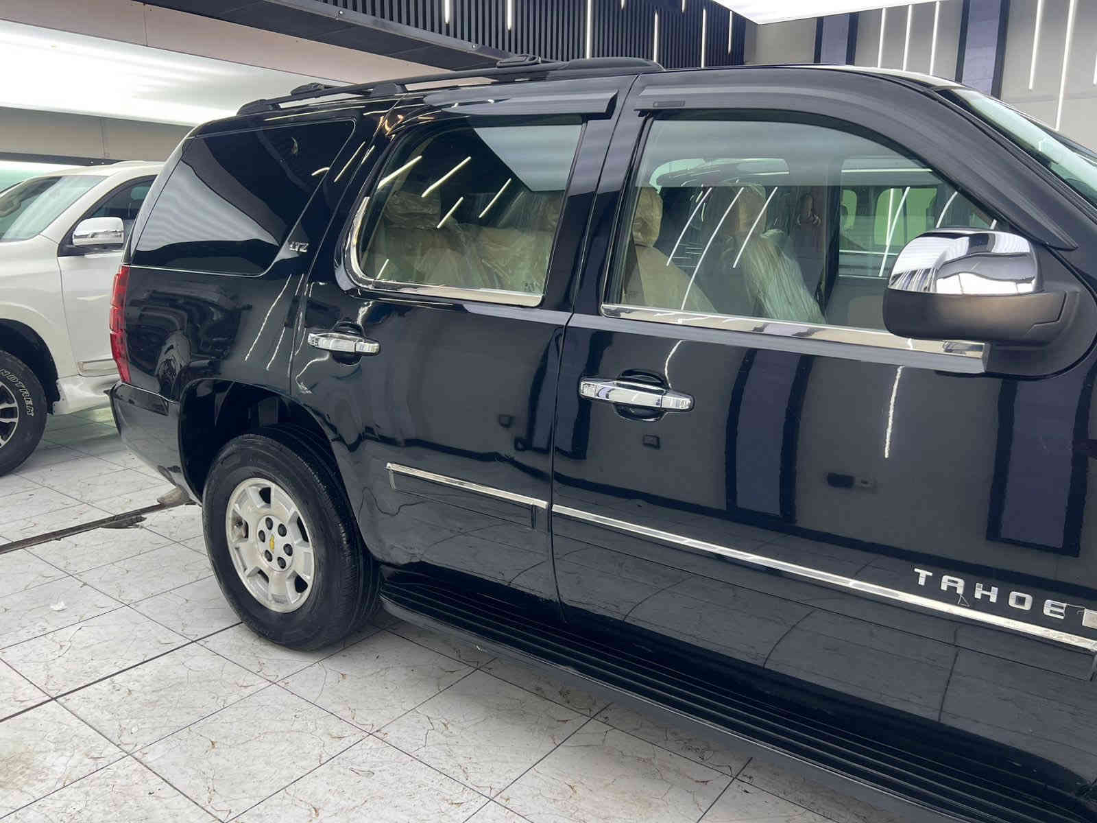 السلام عليكم 
تاهو Ltz موديل ٢٠٠٨سياره خليجيه كير ومكينه مكفولات وخير من الله ابيعلك صبغ حزام لوجود شخوط وتصليحات بغداد بااسمي
السياره منظومه غاز إيطالي 
مسجل طابقين درجه اولى
الكهربائيات شغاله بالكامل بدون نقص
فتحه فيت بم كامله مع ادامه لمنظومه الغاز ومنظومه البانزيين وبلكات ونوزلات بالكامل
السعر ١٨٥وبيهه مجال قليل مكاني بغداد حي اور
الاتصال
***********
