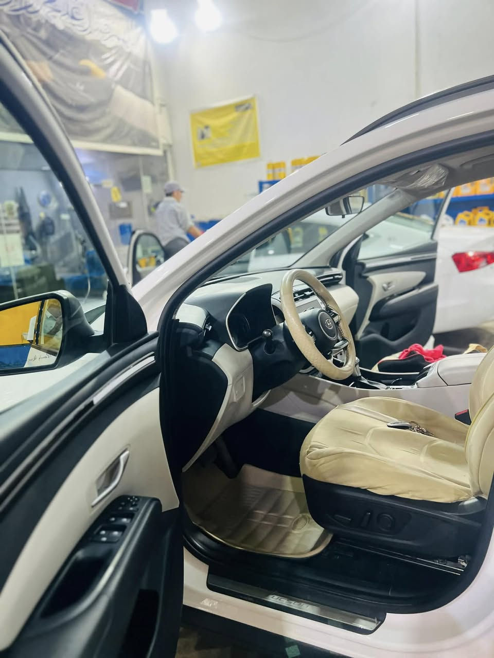 توسان ٢٠٢٣ خليجي فول مواصفات  ما عدى الفتحة
مكفوله عدا تكحيل بسيط بالدعامية مقدار إصبع 
رقم انكليزي الجديد اربيل
💲💲السعر ٢١٤
السيارة بحالة الوكالة ماشية ٣٤ الف ✔️ حقيقي على ايدي من الشركة تايرات الشركة بيها وسبير الشركة مانازل  والكتلوكات على وضع الوكالة 
بانزين كله محسن افوله 
للاستفسار الاتصال بالرقم 
***********
مكان السيارة النجف الاشرف
