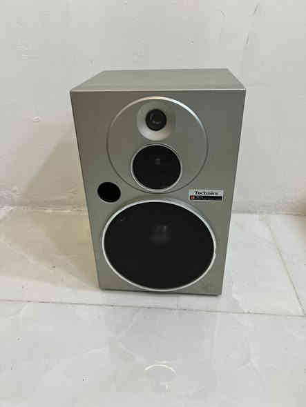 للبيع السماعه الديجي عاطله وسماعه تكنس يابني شغاله وامبلي فاير اوكس با45 كلهن مكاني بغداد ***********
