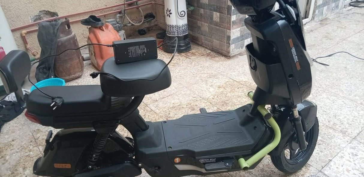 دراجه شحن مكفوله من بطاريات من كلهن جديده بس ضربه بجاملق
بكاني بغداد مدينت صدر  لييريته ينتصل عله رقم ***********
