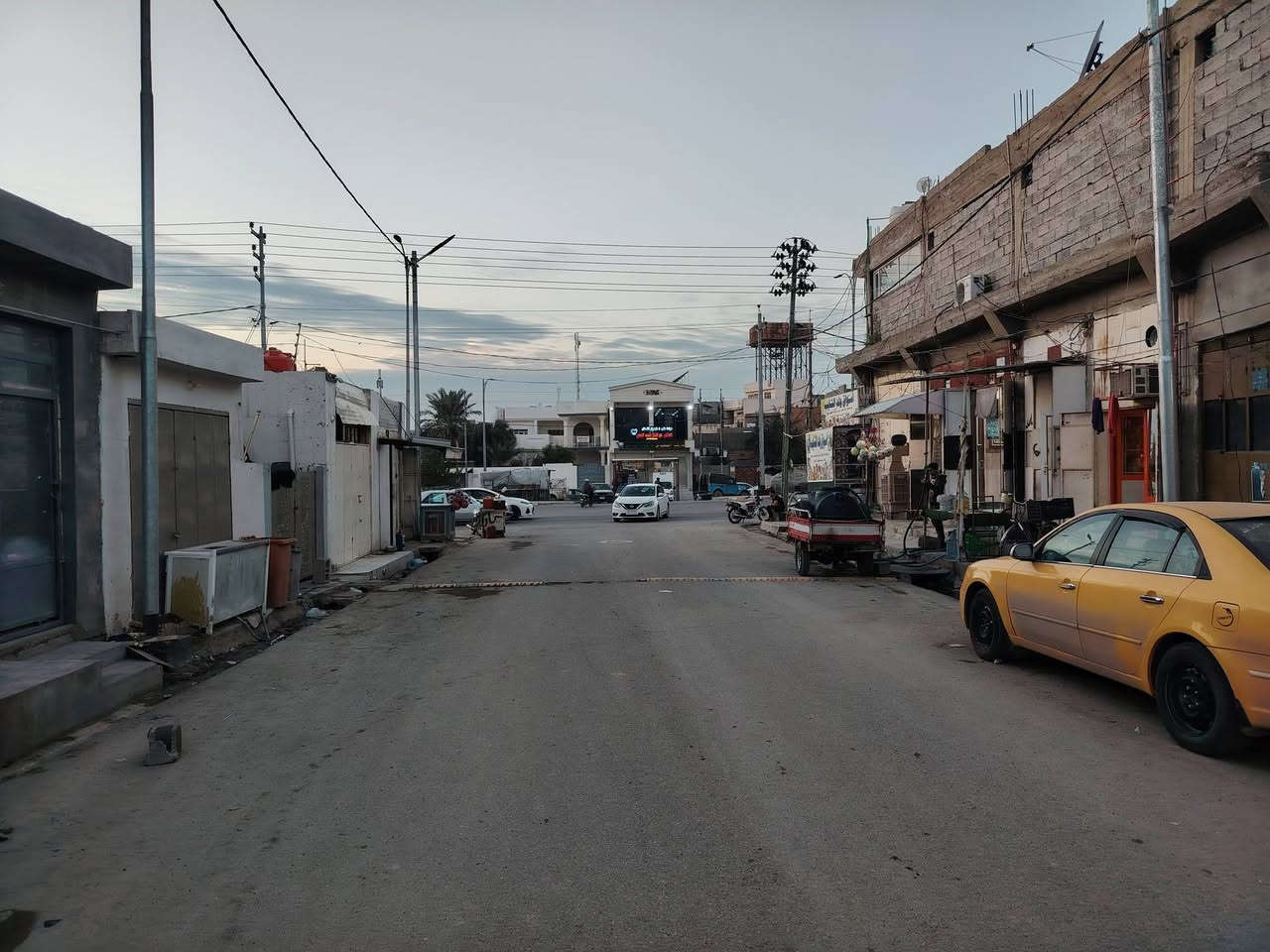 بسم الله الرحمن الرحيم
السلام عليكم ورحمة الله وبركاته
يعلن مكتب علي الصميدعي للاستثمار العقاري
عن توفر دار للبيع #طابو_صرف_طابقين المساحة ١٥٢ متر مربع طابقين
🌹 الطابق الأول يحتوي على استقبال ٦* ٤ ومطبخ ٤* ٤ ومجمع مع غرفتين نوم مساحة كل غرفة ٥* ٤ مع مناور وصحيات داخليه وخارجية ٠
🌹 الطابق الثاني ايضا يحتوي على استقبال ٦* ٤ ومطبخ ٤* ٤ ومجمع مع غرفتين نوم مساحة كل غرفة ٥ *٤ مع منور وبيتونة علماً جميع ارضية الدار سيراميك وسقوف ثانوية والمنطقة تحتوي على كافة الخدمات ماء اسالة كهرباء تبليط اناره مجاري ٠٠٠٠ للاستفسار عن السعر وباقي التفاصيل الاتصال على الارقام التالية او مراسلة الصفحة :
📞 *********** متوفر واتس اب
📞 *********** متوفر واتس اب
او زيارة مكتب علي الصميدعي للعقار الكائن في ديالى ٠ جلولاء ٠ حي الشهداء ٠ مقابل اتحاد شباب جلولاء ٠ ودائرة التقاعد ٠
#ملاحظة
🌹 الدار حالياً مؤجر بسعر ٢٧٥ الف عدا المحل ٠
🌹 الدار يحتوي أيضاً على محل ٠
