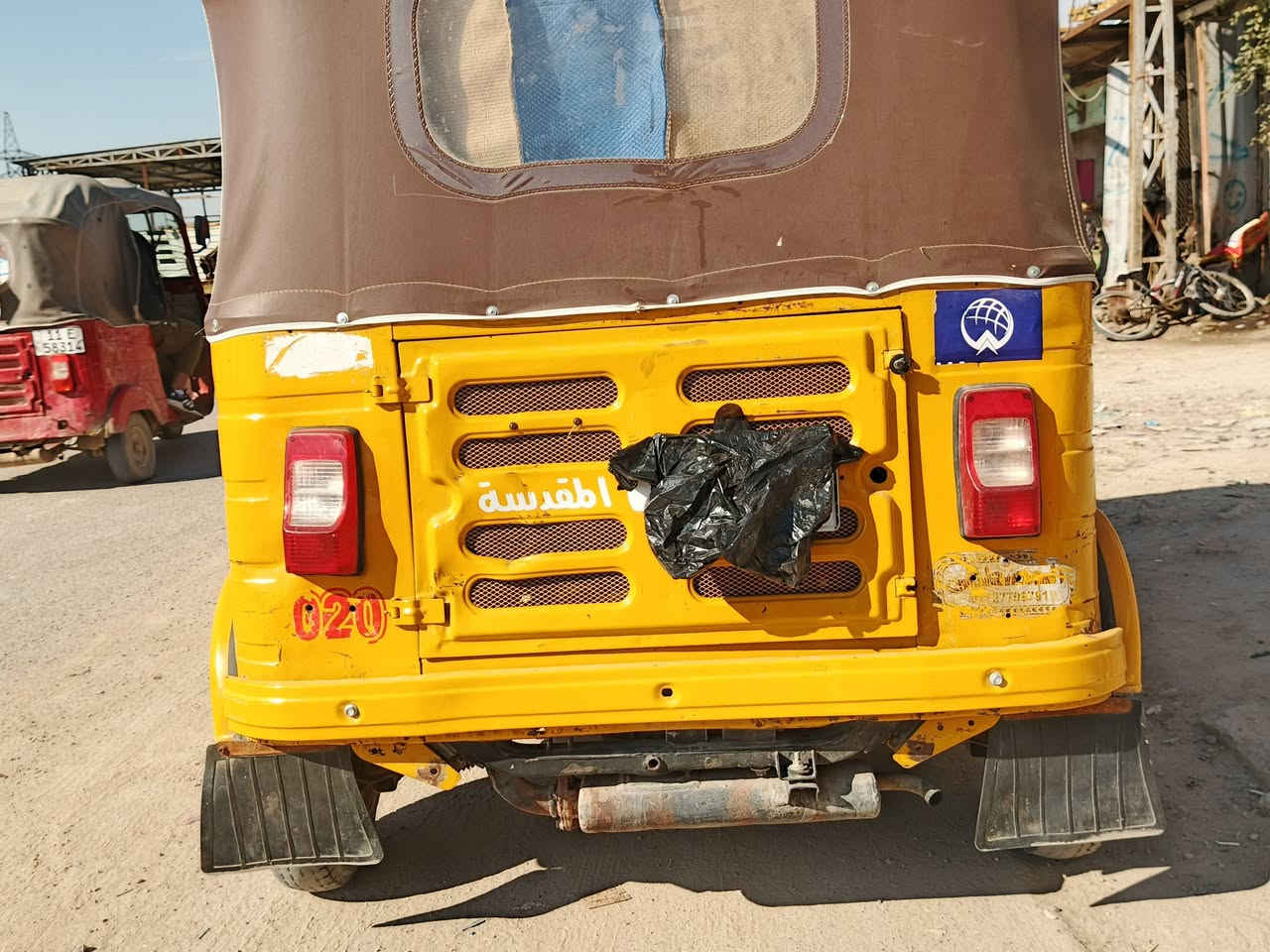 سلام عليكم اقره قبل لا تتصل وشوف فديو مديل 20 وجبه اولى بسنويه كتبو 19 شهر 12 بيها بس لغد مصبوغ ولباقي مكفول صبغ ومعجون باسمي تحويل ثاني يوم هزة جديده كهرباء كلها شغاله بيها صليب مكينه تخبل خرسه سعرها 5700 وبيه مجال مكاني سبع قصور يم صيطره ***********
