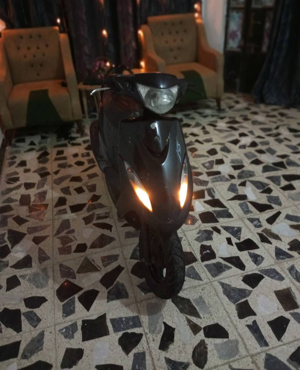 سلام عليكم 
دراجه ماكس عدله للبيع
دراجه تخبل شلعه معدل كهربائيات كله شغاله نضيفه كلش الدراجه وما مفتوحه هندر واحد نكره بكل وكت
نقصه بس سلف وستان 
السعر 450 وبيه مجال 
مكاني بغداد الكماليه هذا رقمي *********** بيه واتساب هم
