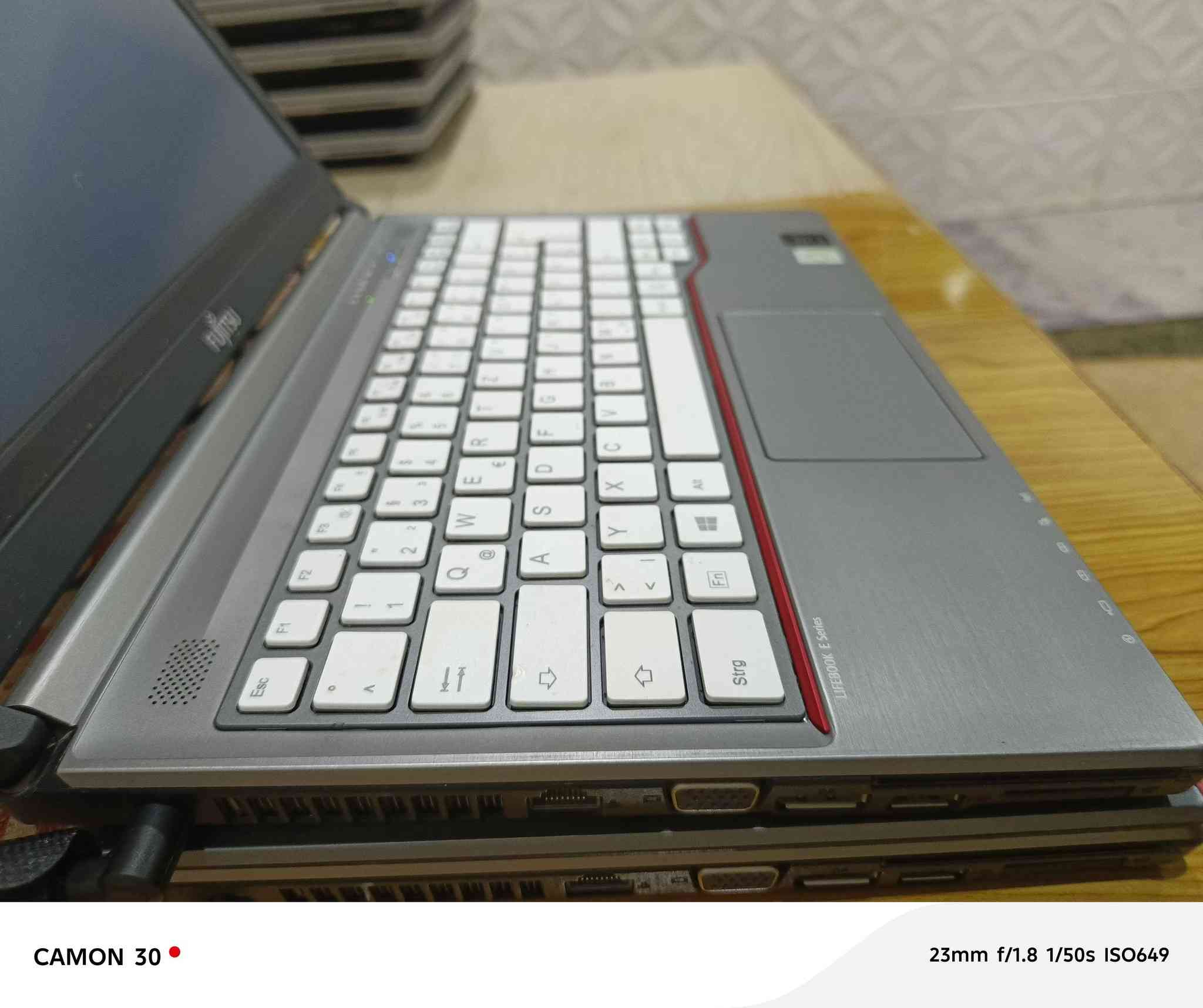 لاب توبات  ماركة فوجستو حجم ١٣.٣ عدد٦ قطع
معالج كوراي ٣ جيل سادس بدون رام وهارد 
معالج كوراي ٣ جيل رابع بدون رام هارد
معالج كوراي ٥ جيل ثالث بدون رام وهارد
واي فاي(سيم كارت) بلوتوث كامرة سماعات كيبورد كلشي شغال وع الفحص 
بطارية هابطة فقط مع شاحن اصلي
للبيع سعر الجملة ٣٥ الف((٦قطع بدون رام وهارد وشاحن)) 
سعر المفرد ٥٠ الف((سعر القطعة بدون رام وهارد فقط مع شاحنة)) 
متواجد واتساب// 
***********
بغداد//راشدية// منطقة القدس... 
يوجد توصيل للمناطق التالية فقط ٥ الف:
((حسينية -شعب-تقاطع النداء-باب المعظم-علاوي-ساحة عدن-ساحة الموال)) الفارس, صلاح الدين
