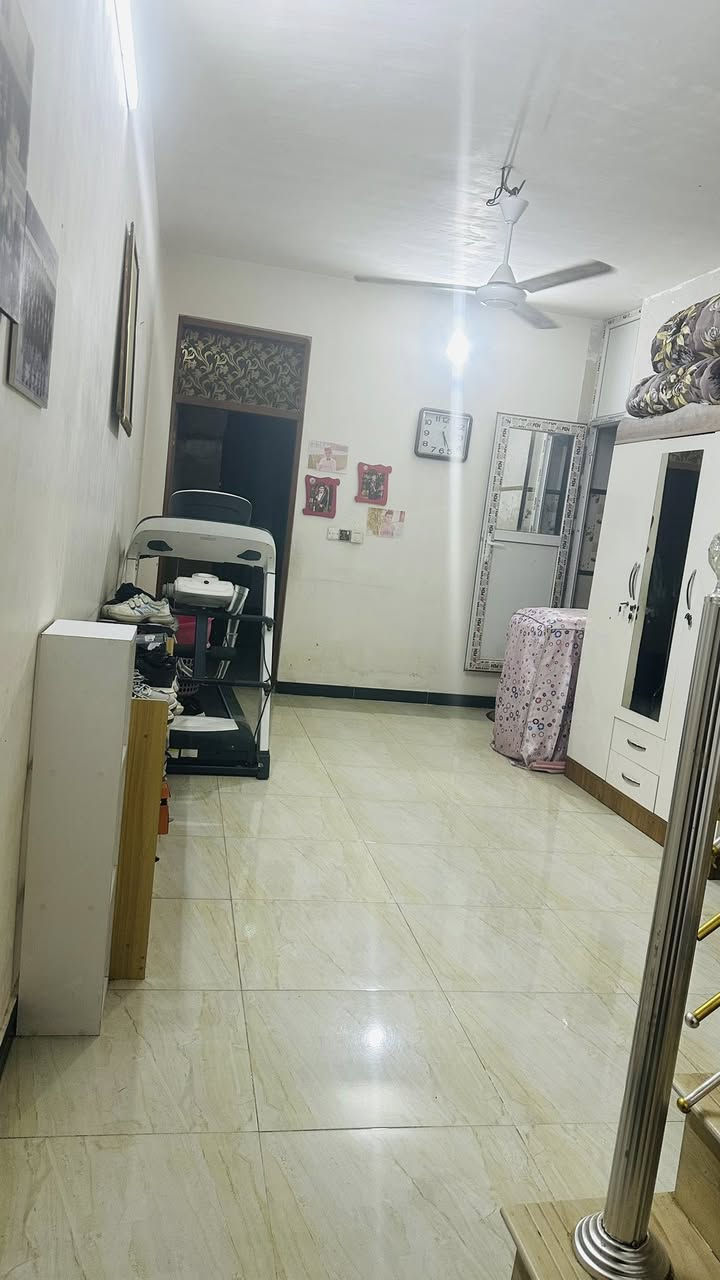 بيت للببع مساحته ١٠٠ متر واجهه ٥ نزال ٢٠ شارع عريض مكانة بغداد الدوره حي اسيا للاستفسار الاتصال على الرقم ***********
