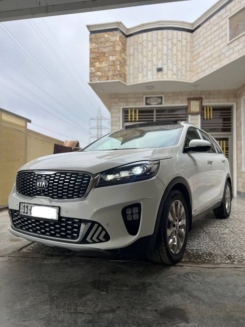 سلام عليكم 
للبيع كيا سورنتو 2020 خليجي كويتي فول الفول 1/1
سياره جديده بمعنى الكلمة ماشيه ٦٥كلها عله وضع شركه 
موصفات الكويتي معروفه 
تشغيل عن بعد بانوراما 
صندوك كهرباء سايد بريك دكمه
 مكينه 6سلندر 
رقم بغداد دولي بأسمي 
السعر 275 وبيها مجال للشراي لاتصال *********** مكان السياره كربلاء
