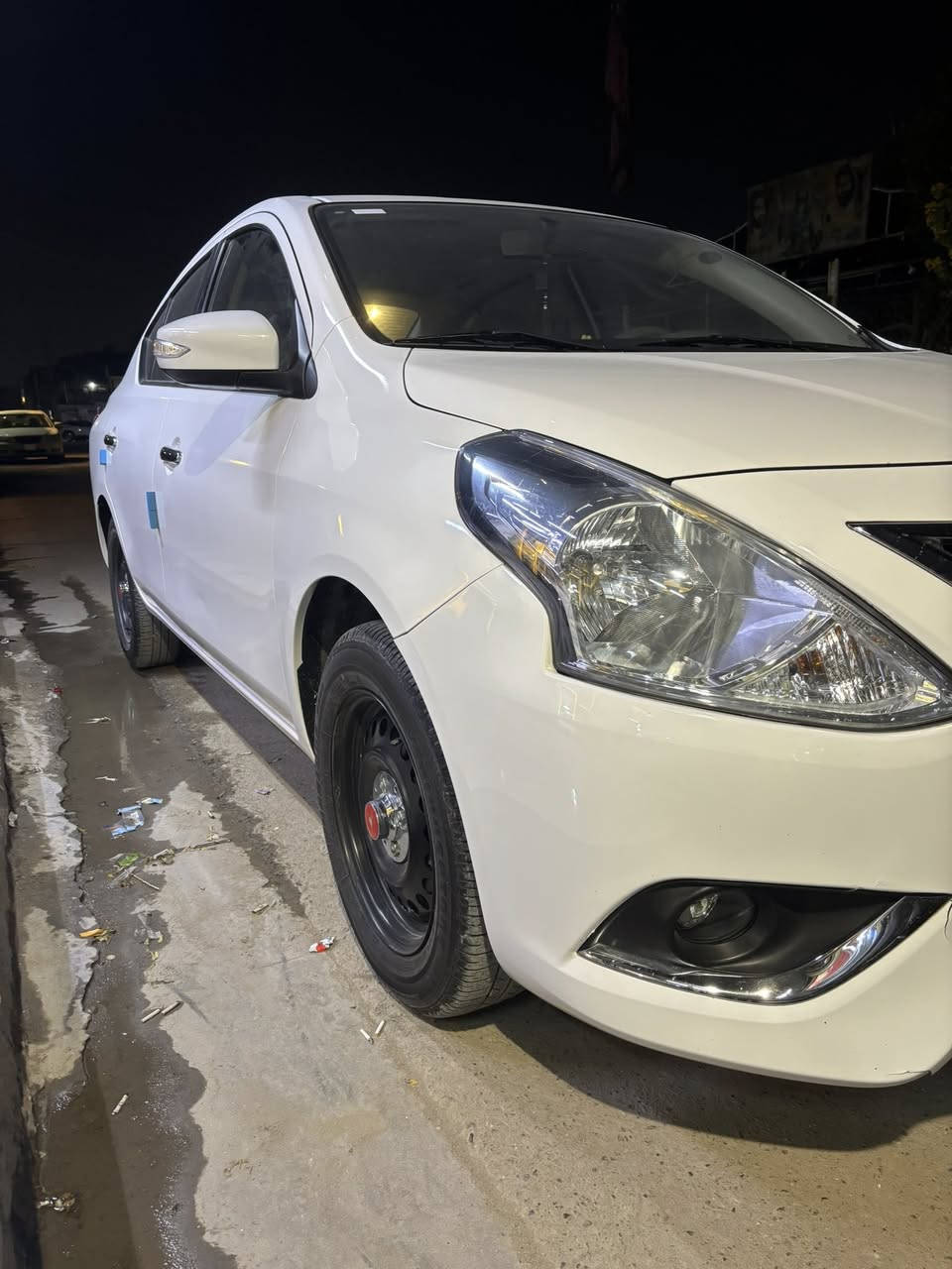 سلام عليكم 
للبيع نيسان سني موديل 2025 
السياره ام الضمان مال شركه نيسان 
ماشيه  20الف السياره نضيفه جدا مال بيت 
صار بيهه تبديل جاملغ السايق فقط 
مواصفات النيسان معروفه 
جام كهرباء 
تبريد قطعتين 
شاشه 
وباقي المواصفات معروفه 
السعر 124$ وبيهه مجال 
بغداد الشعب 
الاستفسار 
***********
