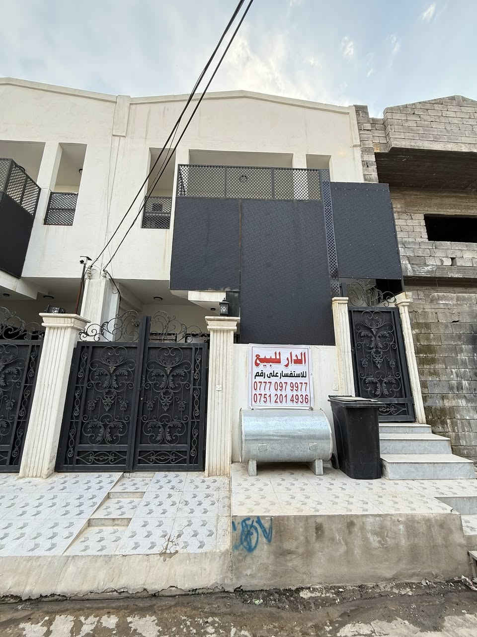 دار للبيع🏛️
________________________
الموقع : 📍
⚝ حي هيما ستي  
________________________
⚝ مساحة الدار :110
⚝واجهة 6وربع 
دار بناء مميز حديث بناء حديث ❤️‍🔥
 ________________________ 
⚝ للمزيد من الاستفسار الاتصال على الارقام التالية:
***********
***********‬
⚝نستقبل عقارتكم وطلباتكم العقارية
