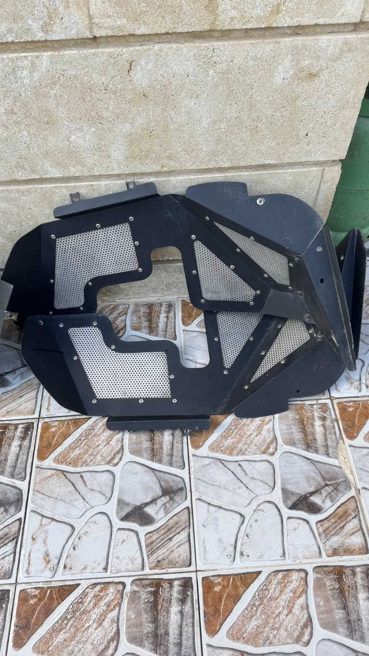 للبيع جيب رنگله ر 
Jl
300$
***********
