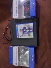 بلي ستيشن4سلم للبيع ويا يدتين وفيفا23 كامل ملحقات مع كارتونه مكاني الب...