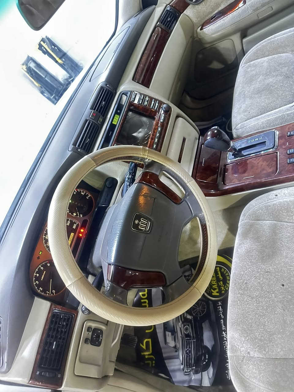 سلام عليكم كراون ملكه للبيع رقم سليمانيه موديل 2003 كرستال اصل 3 دكم 
سعر 145 ورقه بيهه مجال. تحوير نجف فوك جوه 
عنوان كلار *********** اخوكم ابومحمد
