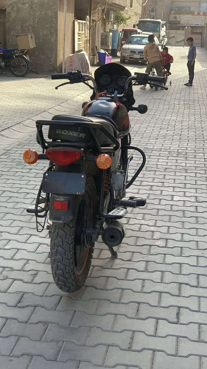 سلام عليكم شباب بوكسر مرقم بغداد للبيع رقم عربي دراجه من رمبه وعلى ايدي موديل22 نازله بل23 دراجه كلشي بيها جديد مكينه ممفتوحه صدر جديد كلشي بيها شغال بيها دخانه بيضه خفيفه كلش وما مبينه مكانها الشعب ب2200 وبيها مجال كلش بسيط ***********
