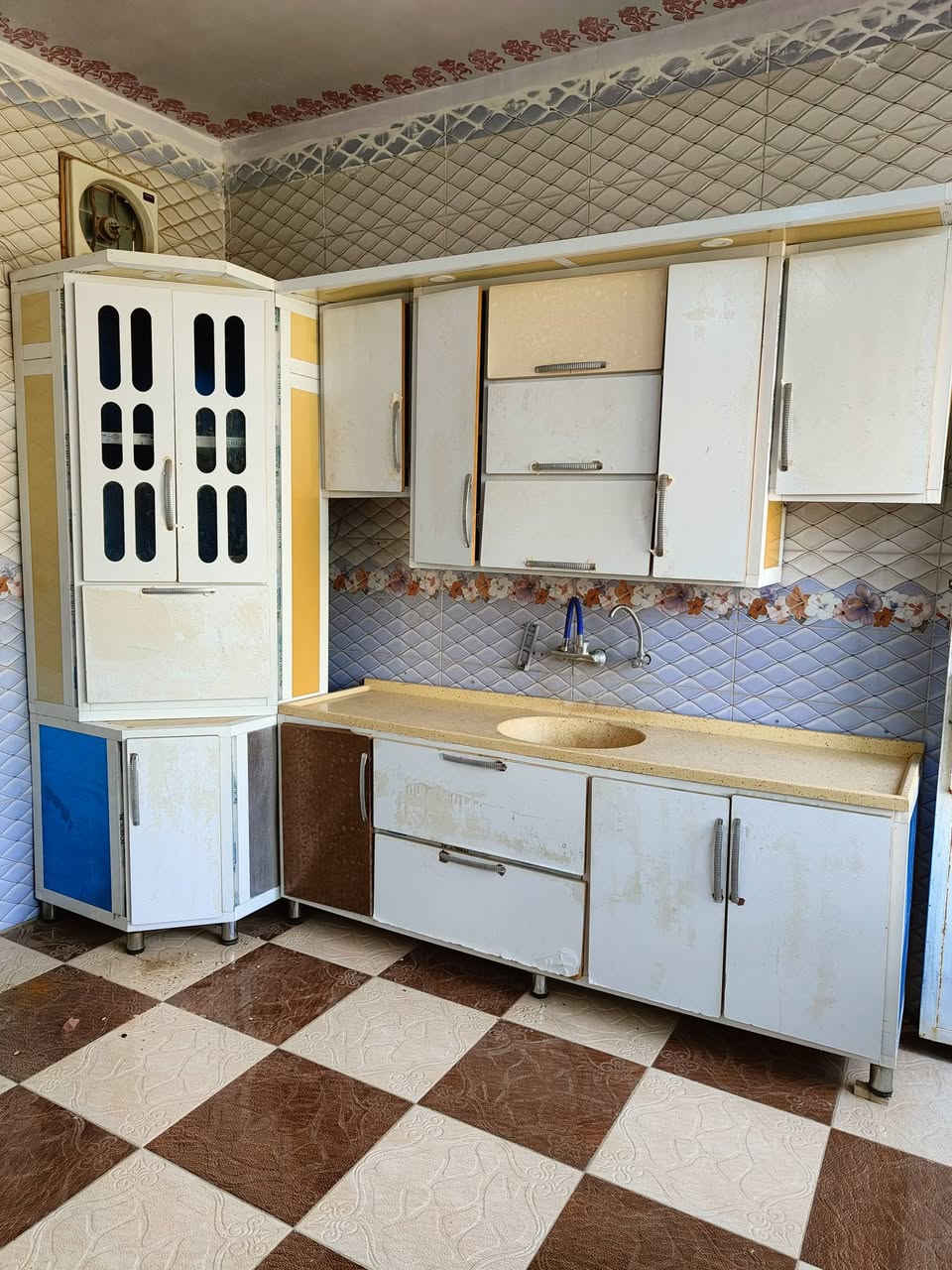 سلام عليكم....
كاونتر للبيع شغل درجة أولى بس يحتاج شوية ترتيب..
***********
