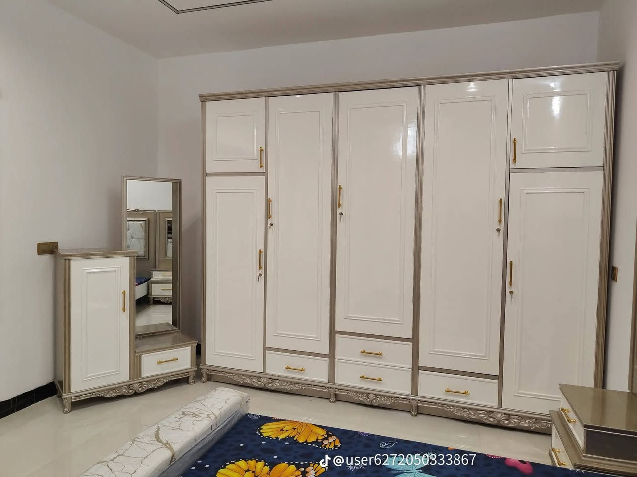 بالتقسيط  بدون مقدمه ماستر كارد الرافدين فقط
هذا نص إعلان مرتب وجاهز للنشر على واتساب أو 
فيسبوك مع الصور
🛏️ غرف نوم ملكية فخمة بتصاميم عصرية وأنيقة
أحدث الموديلات بجودة عالية وتشطيب ممتاز ✨
متوفر: ✔️ غرف نوم كاملة
✔️ تسريحات أنيقة
✔️ خدمة شد وتصليح الغرف
أسعار مناسبة وخدمة ممتازة 🤝
للطلب والاستفسار:
📞 ***********
📞***********
📞 ***********
📲 واتساب يوسف النجار
لتواصل المباشر
يوجد تصليح وشد الغرف
راسلنا الآن واحجز قبل نفاد الكمية 🌹
يمكنك أيضًا استخدام هذا النص الأقصر كمنشور سريع:
غرف نوم فخمة للبيع
موديلات راقية وأسعار مناسبةة
