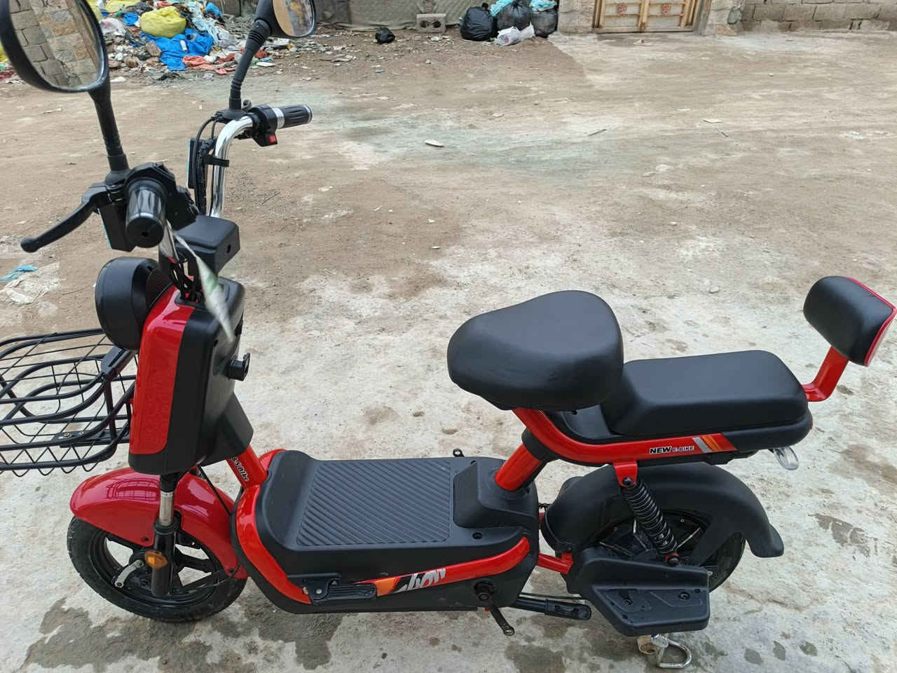 سلام عليكم شباب دراجه شحن للبيع 4بطاريات بيها 2بصمات تشغيل عن بعد وسويجات اربع نسخ مع قفل تاير جهاز انذار  يعني اي واحد يلزمه تكوم دك) اشاره يمنه يسره بريك امامي خلفي  دراجه جديده صارلي سبوع 2من ماخذه ودراجه ما ماشيه هواي السعر 450وبيها مجال مكان كوت ***********واي استفسار اتصل على رقم
