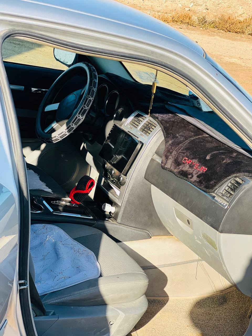 جارجر 2009 رقم بصره بأسمي شخصيأ سنويه وهزه جديد مكينه كير حداديه تخم تاير سياره كلين كفاله ماعده بكد الاشبر موضح بصوره ضربه ستوته جاملغ الخلفي 
سياره شاشه تاب مانع انزلاق منضومه زنون تبريد قطعتين
كهربائات شغاله كلها سياره جاهزه من طول لطول مراوس بكوري  مكان سياره دوانيه الاتصال وتساب ***********
