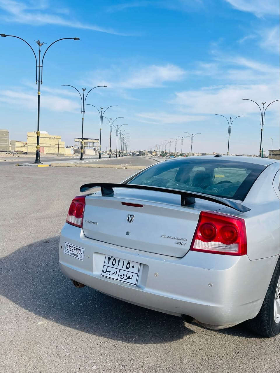 السلام عليكم جارجر 2010 وارد كندي  رقم ارييل بسم كردي جاهز للتحويل او الوكاله مكفوله من الضربه والتبديل مكينه 3500 اصل Abs  وكامره بلاديه وحساسات كير ومحرك مكفولات حداديه 80% علما السياره بيه مكانات لكط اخياس فقط السياره مال بيت ممشتغله خط ماشيه 200 الف السعر 90 ورقه العنوان بصره/ ياسين خريبط / تليفون *********** Singapore
