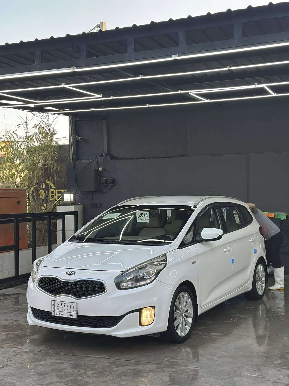 السلام عليكم 
كارنز (2015) خليجي مكفوله عدى كارت بسيط بالجاملغ الامامي والباقي كفاله عامه من كلشي كير ومحرك ماشيه (150) كيلو متر السياره بعدها على وضع الشركه رقم بغداد مشروع وطني تحويل مباشر 
السعرر//150 ورقه  وبيها مجال بسيط 
للاتصال//***********. //.  او ///. ***********
