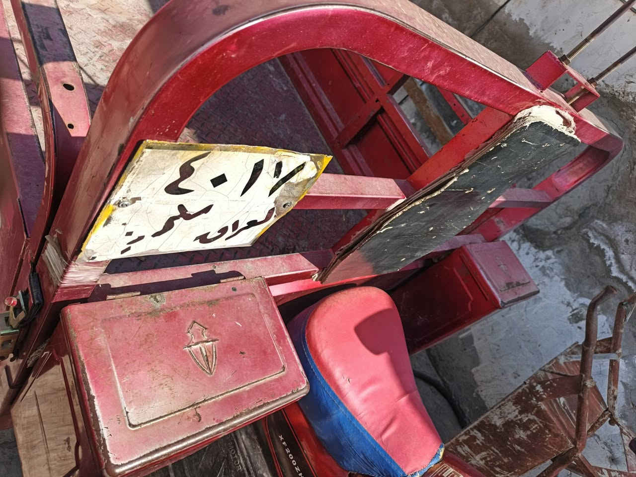 ستوته ام الطير موديل 2009 اي نقص ما بيها رقم وسنويه السعر 1,200 وبها مجال شيء قليل البكان شهربان ثوره الولاه رقم الهاتف ***********
