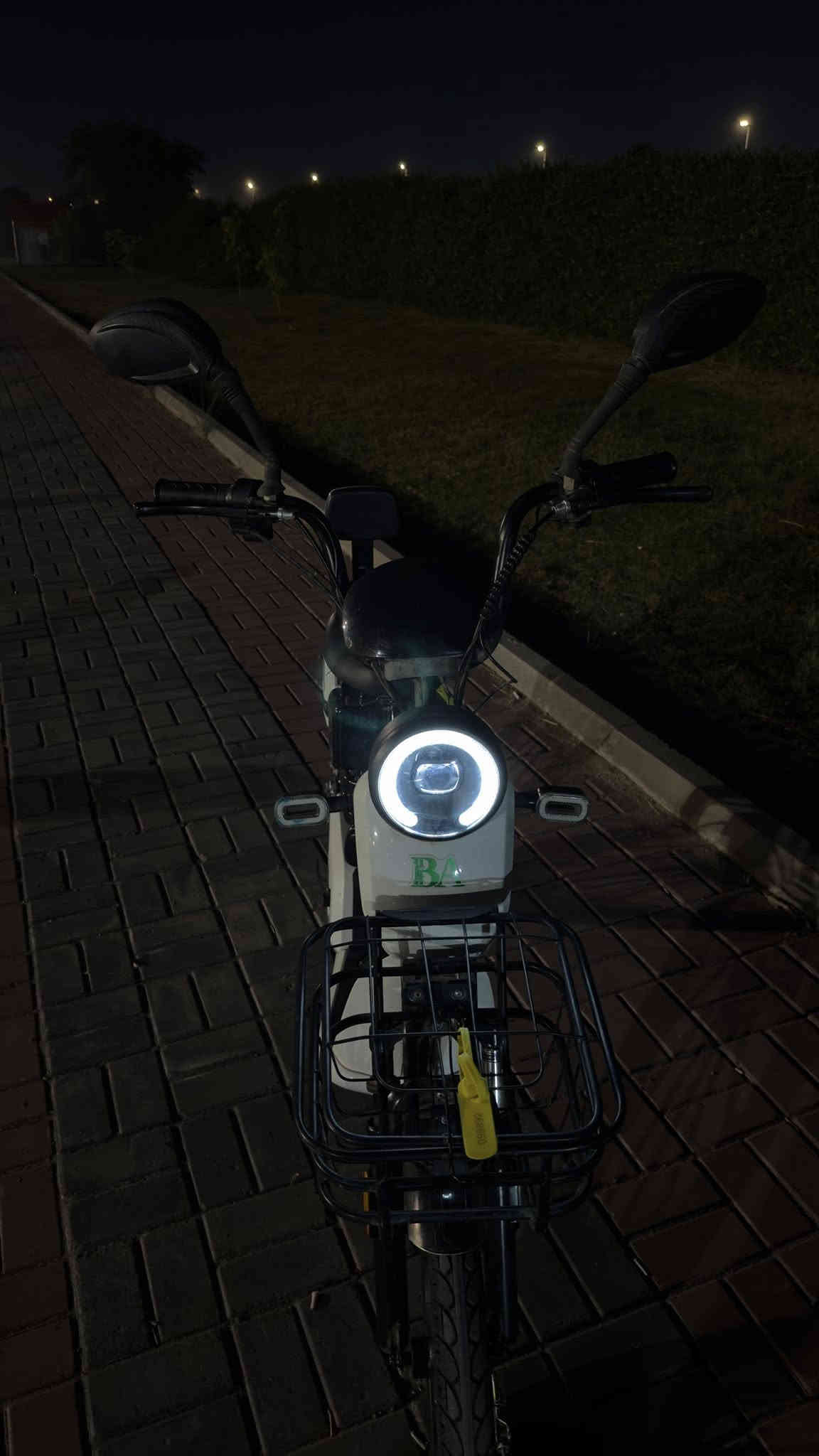 بايسكل شحن كهربائي صيني موديل 2024 مستعمل استخدام شخصي نظيف بدون بايدرات مع بلوتوث
نقص 
الكلوب محترك الأمامي فقط و قاعدة الكشن طاكة فقط هاي المشاكل الي بي

الملحقات
شاحن
مفاتيح عدد 2
بصمة عدد 1
مفتاح قفل المقعد عدد 2
السعر 200 وبي مجال بسيط
للاستفسار ***********
