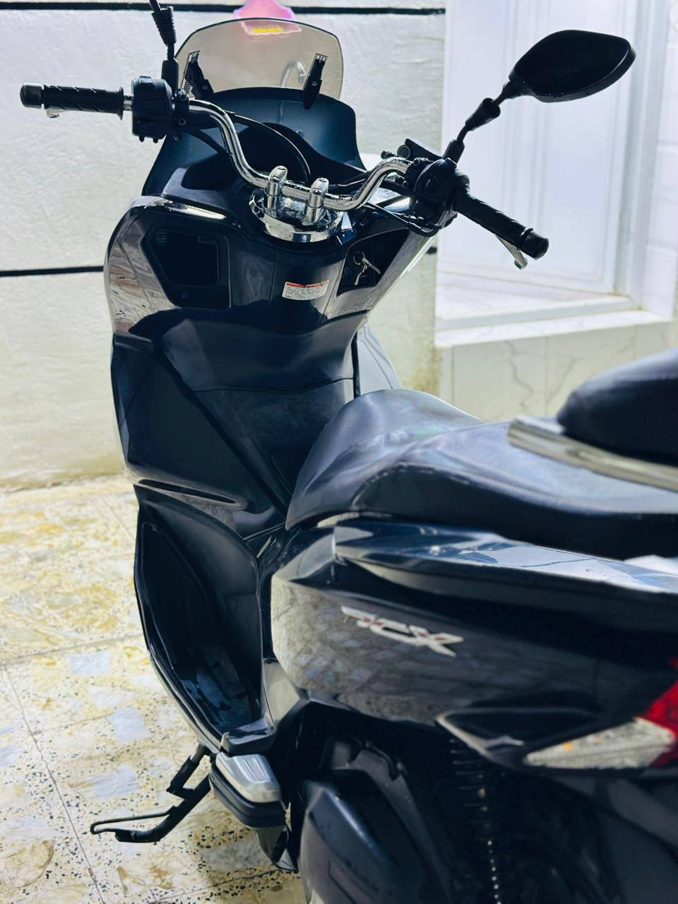 السلام عليكم دراجه pcx جيل الثاني  للبيع ماشيه 39 دراجه كامله مكمله ما عدى ضربه بسيطه بالكفر لامامي محرك مكفول وع الفحص كهربائيات كامله وشغاله  السعر 13 وبيها مجال بسيط للأستفسار *********** اتصال فقط ماكو خاص بغداد, العراق
