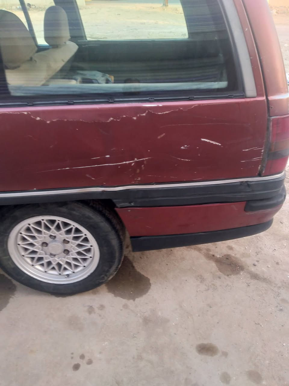 السلام عليكم سيارة اوبل اومكا موديل93سنويه لل29سياره جاهزه محرك كير كهربائيات كامله تايرات صدر أمامي خلفي كامل دواخل والكشر شوفت عينكم كما موضح بل صور السعر ب30 للشراي بيها مجال العنوان بغداد للتواصل ***********
