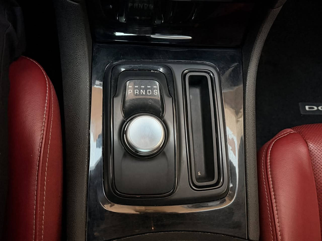 السلام عليكم اخوان 
 كرايسلر اوباما 300S وارد أمريكي كفاله عامه عدا الموضح أمامك خشم الچاملق الأيمن بارد فقط والدعامية الباقي مكفول على وضع الشركة ايرباگات السياره كلها سليمة

موديل 2021 فئة الـS فول 1/1 بچم عريض بلاد

فتحة سقف بنوراما على طول السياره 

رادار امامي 

تنبيه خروج عن المسار 

رادار خلفي 

رادارات جانبيه 

حساسات اماميه 

حساسات خلفيه 

مري كهرباء متحركه + هيتر + رادارات + إشارات بالمري

كامره دواره 

8سلندر هيمي V8

ويل حجم 20 عنكبوتS بلاد مع تخم تاير جديد

تدفئة مقاعد اماميه جهتين 

تدفئة مقاعد خلفيه جهتين 

تحكم مقاعد امامي كهربائي 

سلايد روف بنورامي تحكم كهربائي منفصل 3 وضعيات 

داخل احمر كشنات حضن S احمر بلاد مختم

دفيوزر خلفي كاربون فايبر 

السياره مواصفات هيمي S فول للأخير اعلى مواصفات بالاوباما ماكو اعلى منها 

السياره مكفوله على وضع الشركه استخدام شخصي مكفوله گير محرك كهربائيات وبدي ماعدا الموضح ما مشتغله ع الخط نهائياً رقم بصره الدولي حره السياره بأسمي سنويه وهزه لل2028
تحويل ثاني يوم … السياره حلوه ونضيفه ما ناقصها شي وبالعافيه على الياخذها 
مكان السياره ميسان  مركز المدينه قطاع 30 
الرقم ***********

السعر 270 وبيها مجال للطيبين
