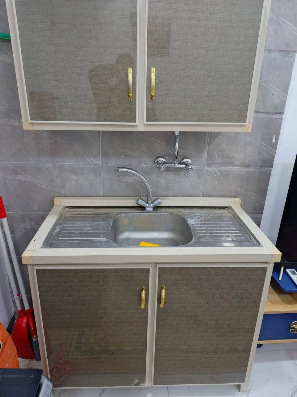 السلام عليكم غرااض للبيع نضيفه فوول مكاني بغداد واكو توصيل ع فحص تأخذ رقمي واتسب ***********
