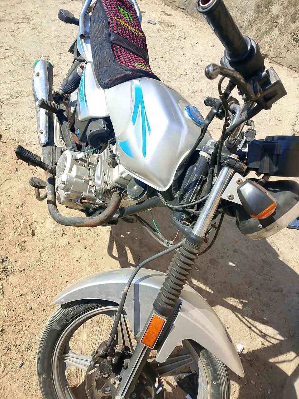 سلام عليكم دايوان عظم كلك مكفوله موديل ٢١ دراجة ما نقصها اي شي. سعرها ٦٥٠ وبيها مجال بسيط مكاني الشريعة 
***********
