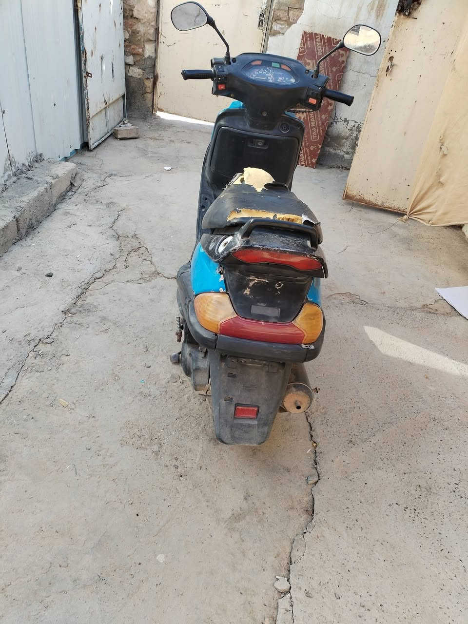 دراجه فراشه ياباني للبيع كاملة من كلشي اي نقص مابيه بس كتف الشحن ظعيف الشراي يتصل *********** اويجي خاص مكاني كاطون الرازي قرب جامع عبدالله مبارك السعر٤٠٠ اوبيه مجال ٠
