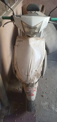 دراجة اف اس متروكة جانت تشتغل بس السلف عطل وتركتها  ملاحظه هسه ما تشتغ...